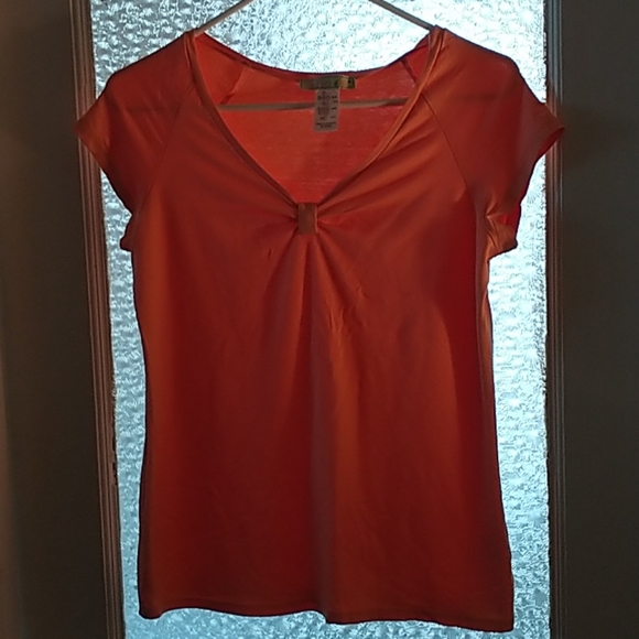 Beautiful top - Picture 1 of 2